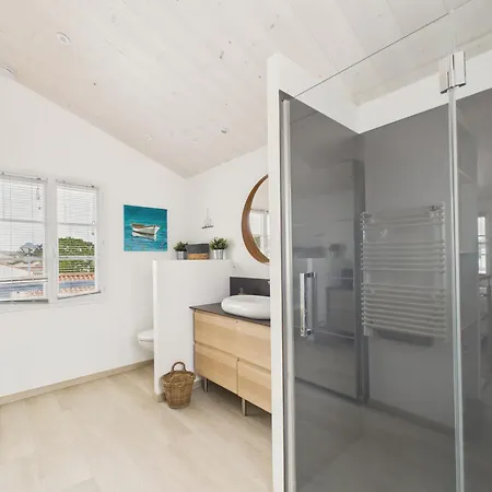 Дом отдыха 500 M De La Plage, Jardin, Maison Pour 8 *