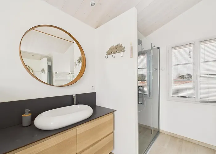 Holiday home 500 M De La Plage, Jardin, Maison Pour 8 L'Epine (Vendee)